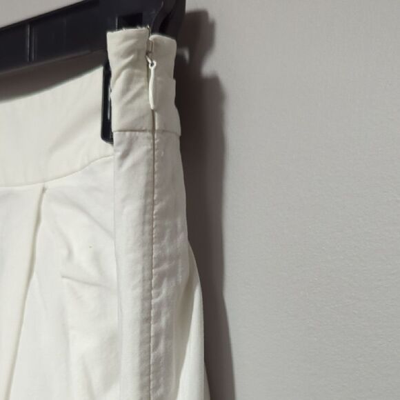 White Knee-Length A-Line Skirt with Pleated Cutout Design - Picture 3 of 5